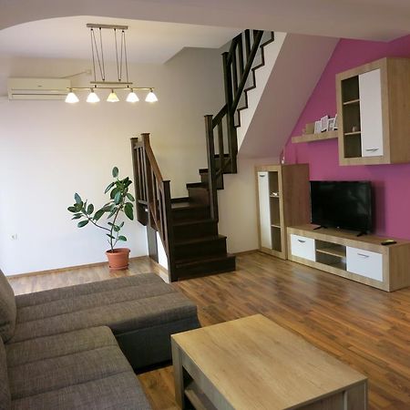 Penthouse Apartament Nufarul ออราแด ภายนอก รูปภาพ